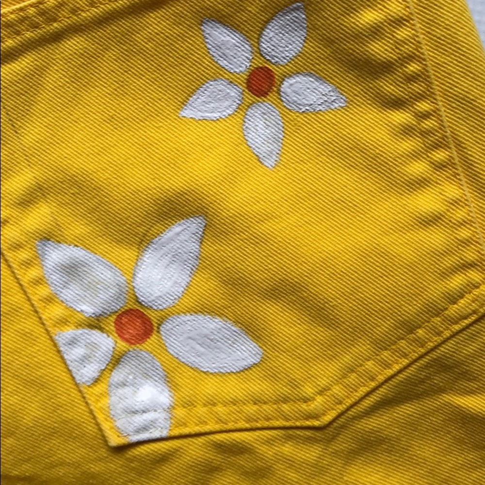 ⭐️YELLLOW SHORTS!